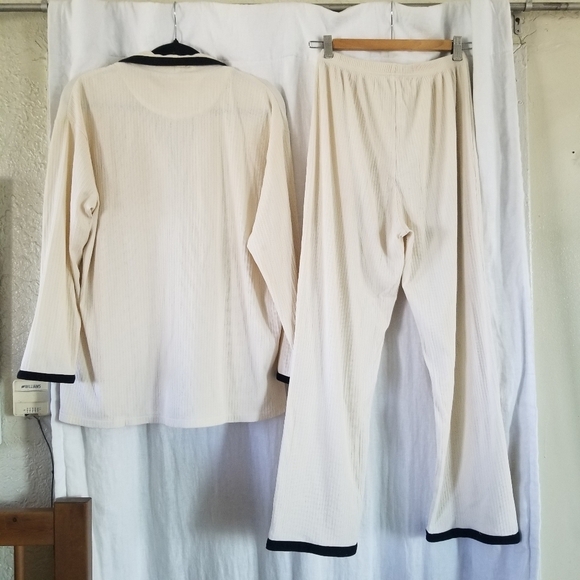 Gelato Beiyan | (2) PJ Set - Picture 3 of 16